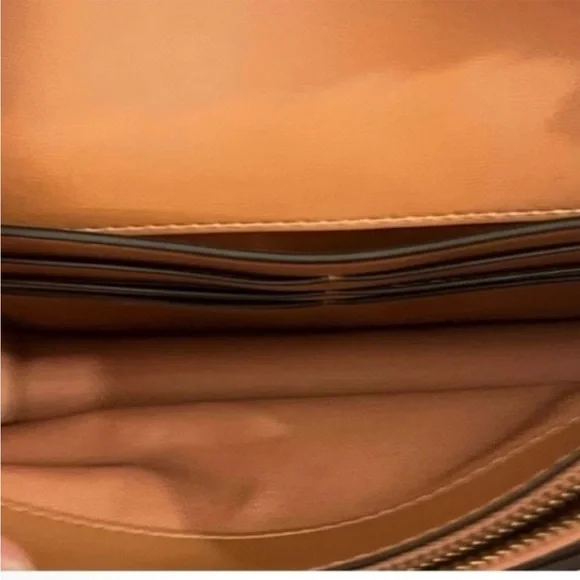 🆕- Tory Burch Britten Leather Crossbody/ Chain Wallet/Wristlet with Whipstitch. - Picture 9 of 14